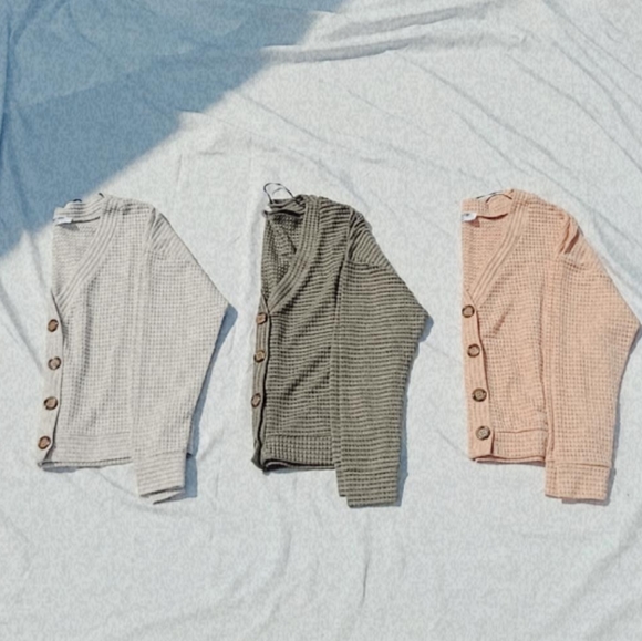 🆕️Let's stay in Collection// Green Cardigan - Picture 4 of 7